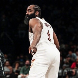 麻将胡了-轰22+9+8破纪录，哈登复出骑士赢球！奇兵3断5帽证3方交易押对宝